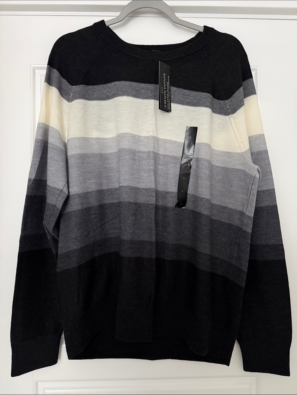 Banana Republic Men's Crewneck Sweater Black, Gray & Cream Stripes - Large NEW
